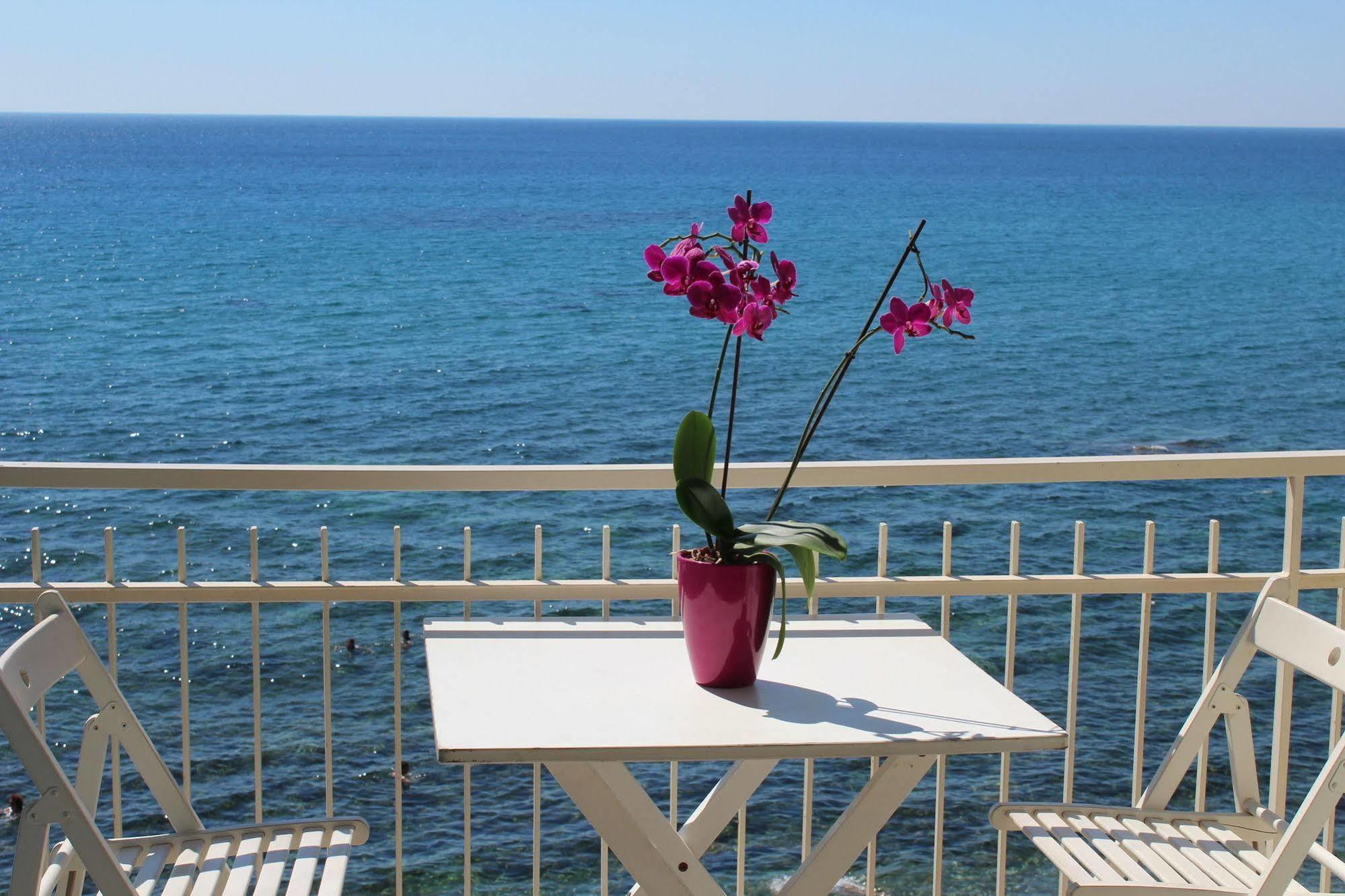 Nina B&B Giardini Naxos Luaran gambar
